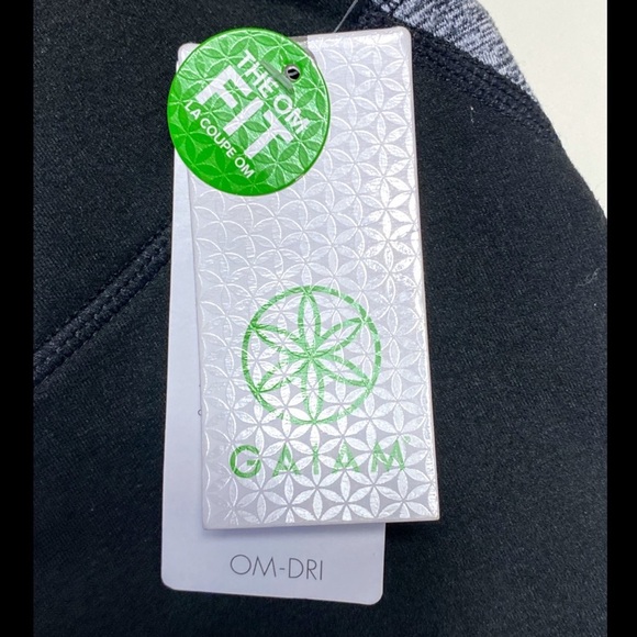 NWT GAIAM 7/8 Yoga Leggings Black and Gray OM Taylor Twist Cut Out Size XS - Picture 9 of 15